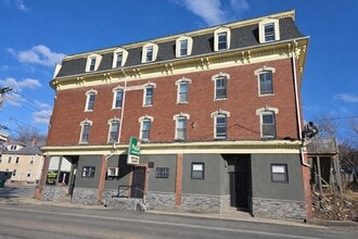 Building Photo - 5 Beacon St