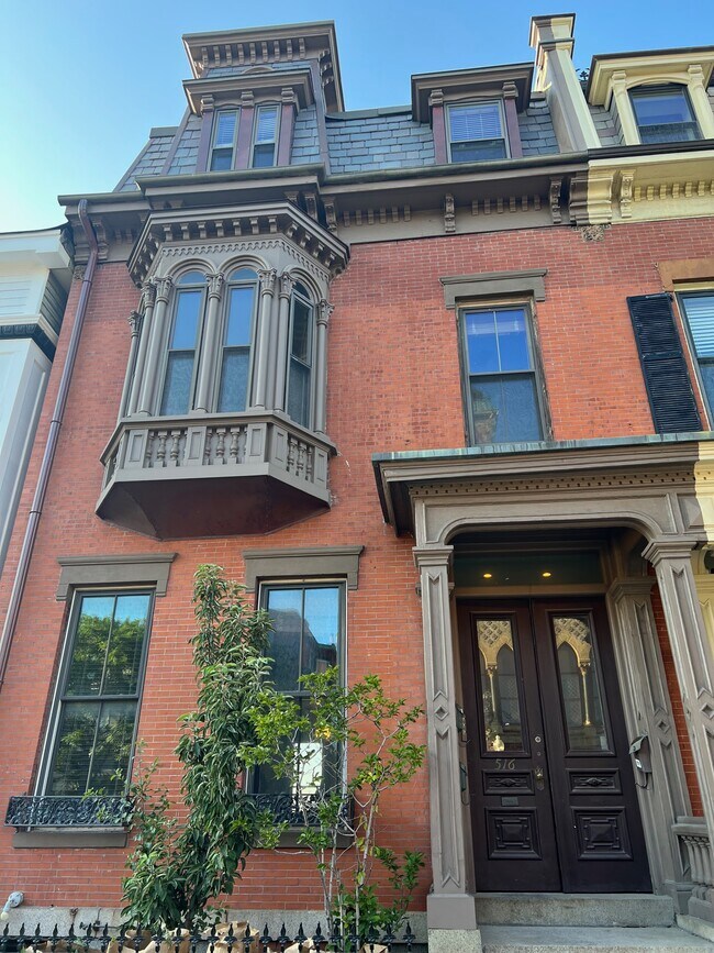 Building Photo - 516 E Broadway
