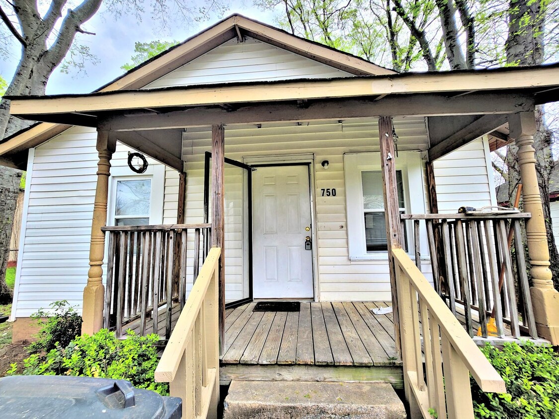 Primary Photo - HOUSE FOR RENT - DECATUR