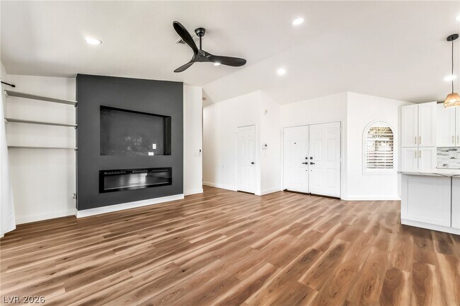 Foto del edificio - 130 Weatherstone Dr