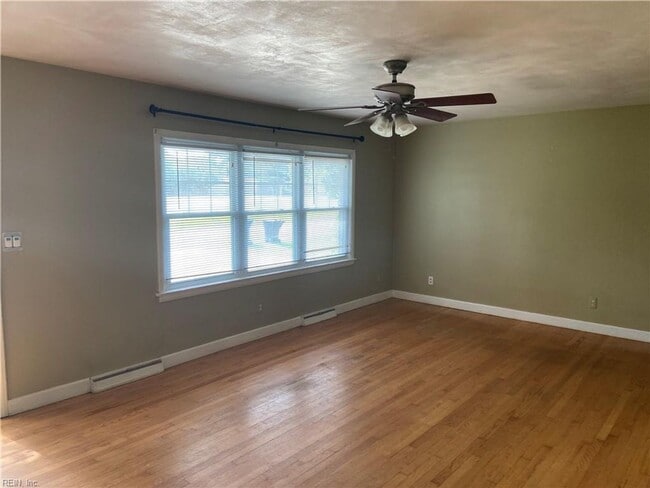 Building Photo - Eastern Park