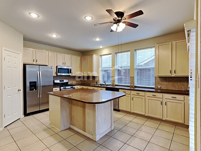 Foto del edificio - 8202 Freeman Drive