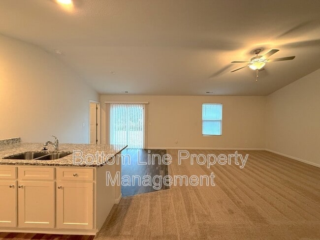 Foto del edificio - 3654 Fallen Tree Dr