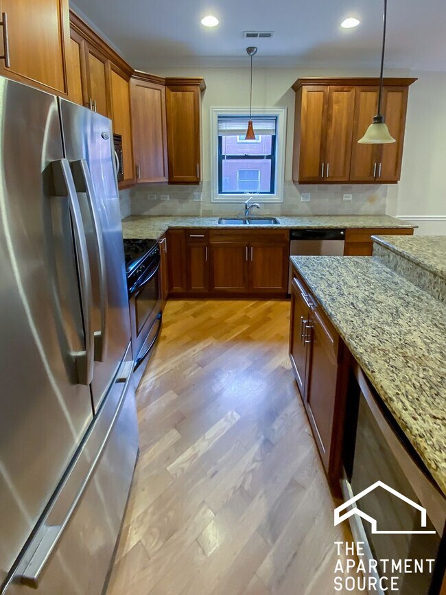 Foto del edificio - 3231 N Kenmore Ave