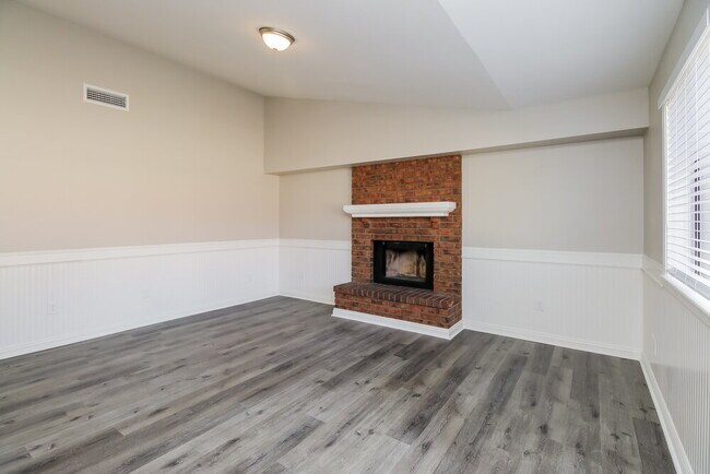 Foto del edificio - 440 E San Pedro Ave