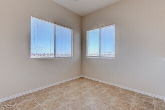 Building Photo - 1050 E Cactus Ave
