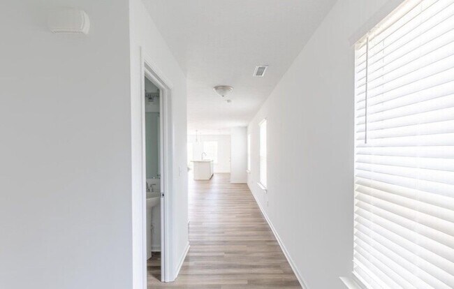 Foto del edificio - 1111 Cobra Dr