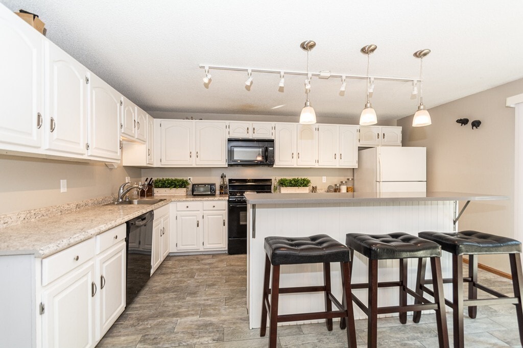 Primary Photo - 52 Huntoon Ave