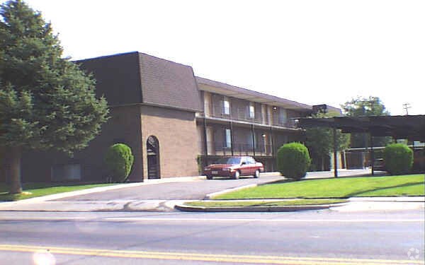 Foto del edificio - Parkway Apartments