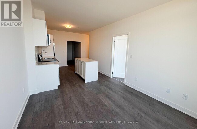 Building Photo - 705 Davis Dr