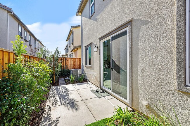 Building Photo - Newer Home Available in Tracy Hills