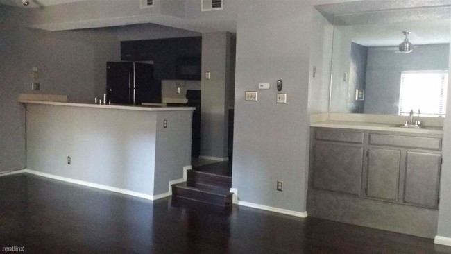 Building Photo - 7522 Holly Hill Dr
