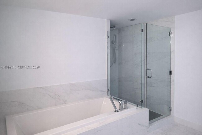Foto del edificio - 400 Sunny Isles Blvd