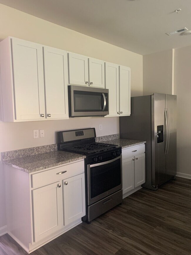 Foto del edificio - Locust Run Townhouse, Northeastern SD -3 B...