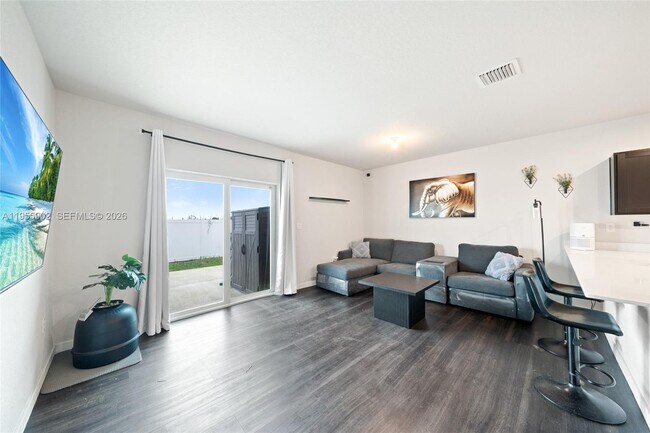 Foto del edificio - 1050 W Davis Pkwy