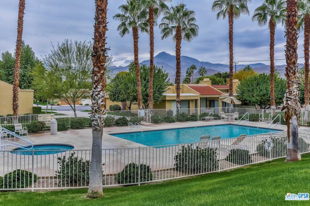 Foto principal - 6723 Greenwood Cir