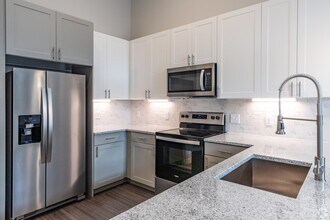 Building Photo - 800 N Farm to Market 3083 Rd W