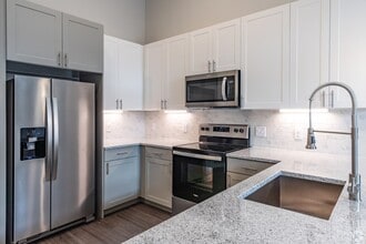 Building Photo - 800 N Farm to Market 3083 Rd W
