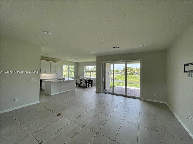 Foto del edificio - 4615 Greenway Dr