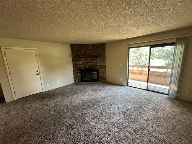 Building Photo - Location! Location! 2-bed 2-bath condo ove...
