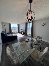 Building Photo - 5572-5572 N Ridge Rd