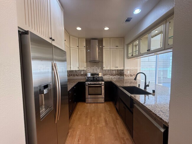 Foto del edificio - 238 E Pleasant Valley Rd