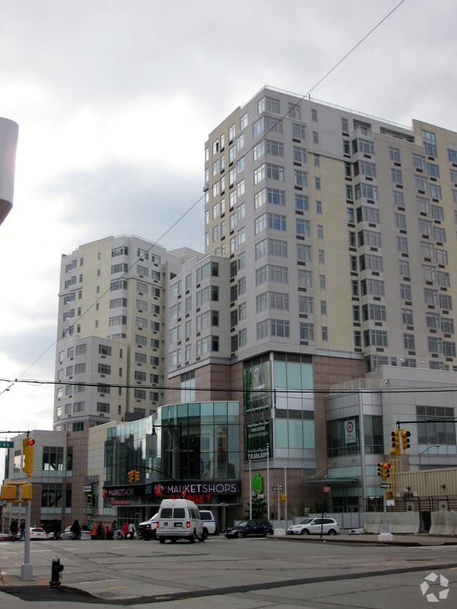 Building Photo - Sky View Parc