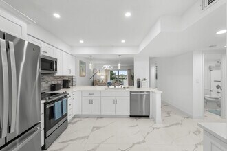 Building Photo - 6936 Huntington Ln