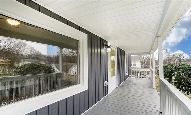 Foto del edificio - Welcome to this charming 3-bedroom, 2-bath...