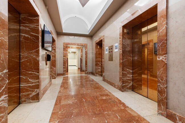 Building Photo - 211 E Ohio St