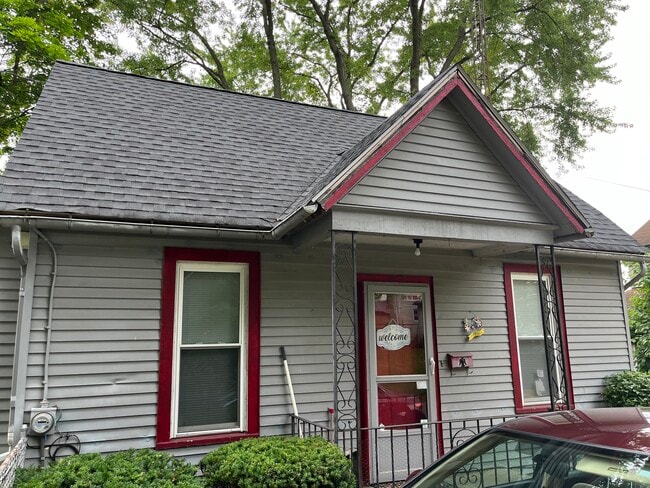 Building Photo - 684 N Broadway Ave