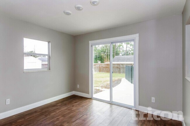 Foto del edificio - 2129 Willow Oak Dr