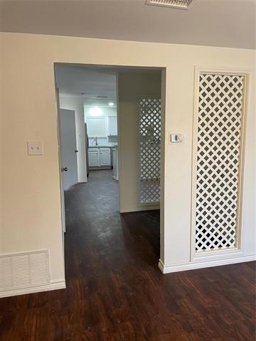 Building Photo - 5412 Village Green Dr