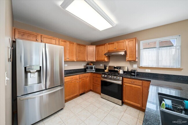 Building Photo - 868 Clover Ln