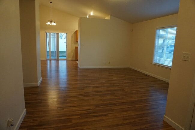 Building Photo - Northeast Twin Falls 3 Bed Home – Minutes to Hospital & Pole Line Access