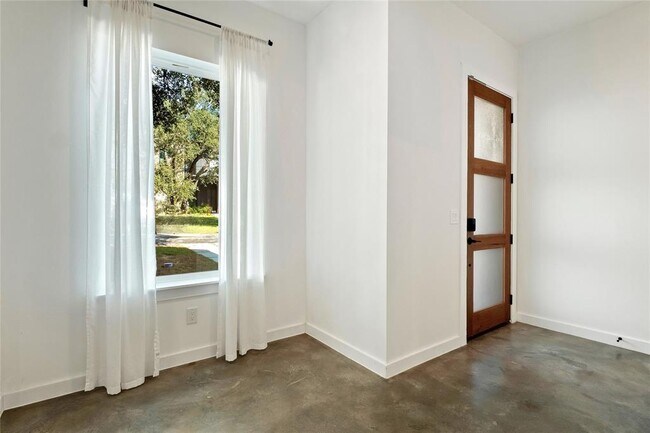 Foto del edificio - 18205 Fair Ln