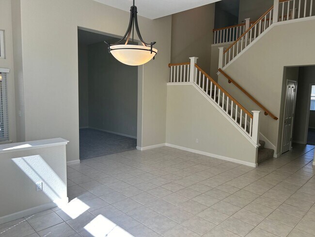 Building Photo - Beautiful 5 Bedroom 3 Bathroom in Garin Ra...