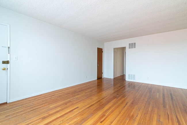 Building Photo - 109 N Hayworth Ave