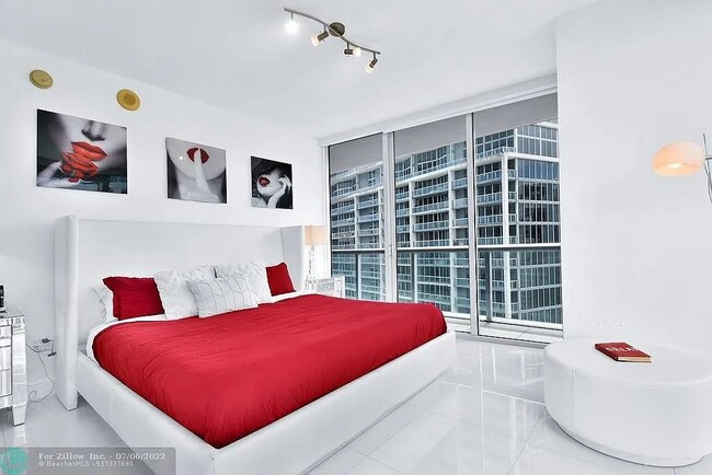 Foto del edificio - 475 Brickell Ave