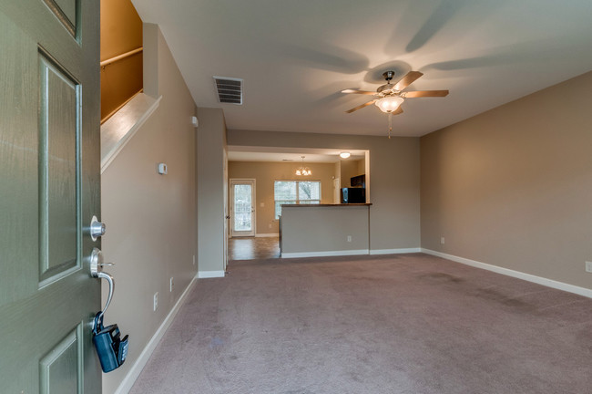 Building Photo - 735 Tulip Grove Rd