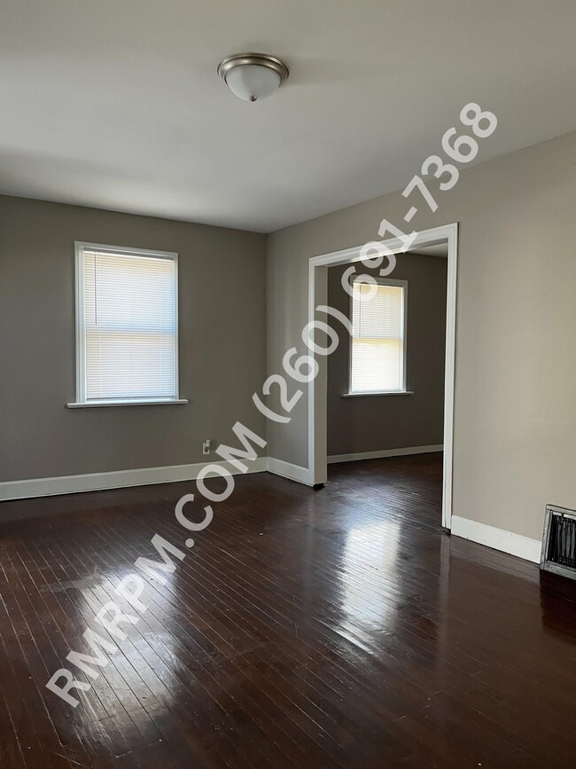 Building Photo - 1018 Woodview Blvd