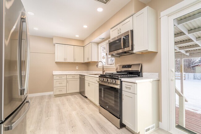 Foto del edificio - Single family home near CMR High School and Valley View Elementary School in Great Falls.