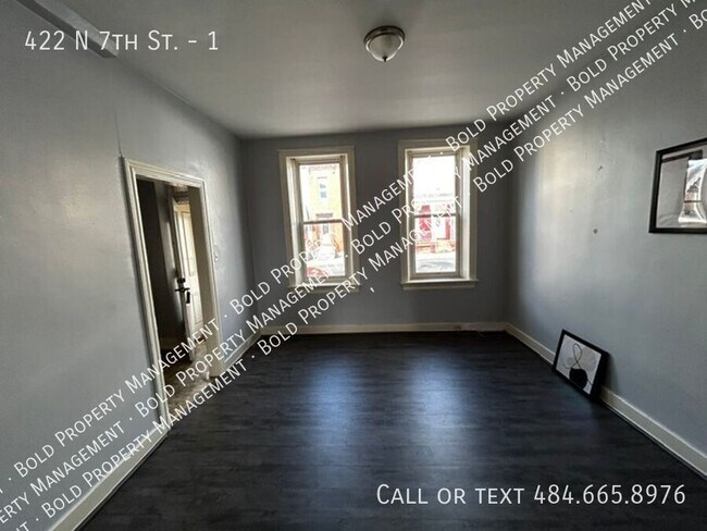 Building Photo - 422 N 7th St