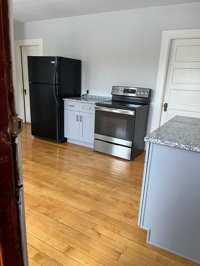 Building Photo - 48 Seaver St