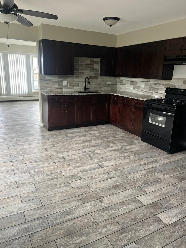 Foto del edificio - 9701 Ridgeland Ave