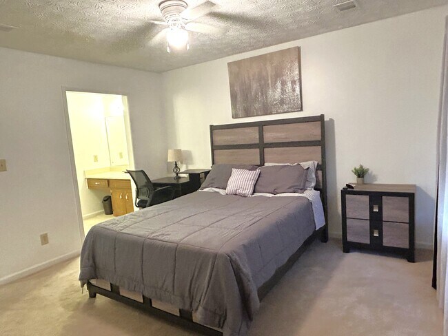 Foto del edificio - 903 Forest Pointe Way