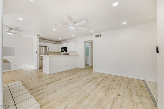 Foto del edificio - 2972 Juniper Hills Blvd