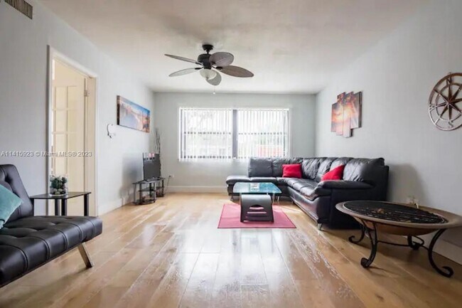 Foto del edificio - 1405 NE 140th St