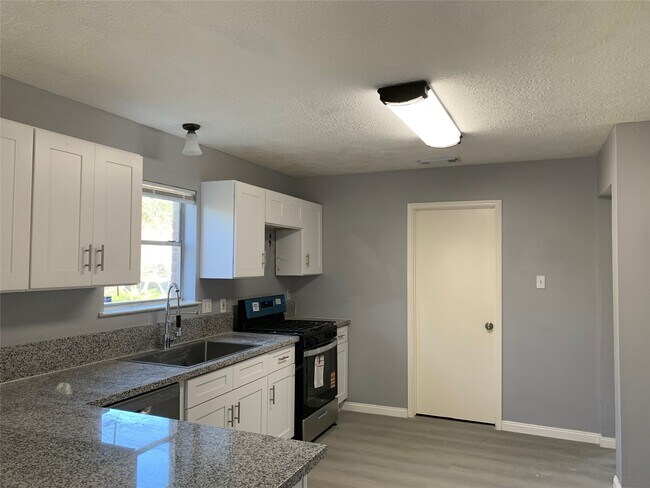 Foto del edificio - 7022 Harpers Dr