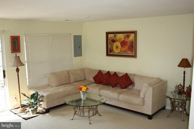 Building Photo - 21553 Welby Terrace